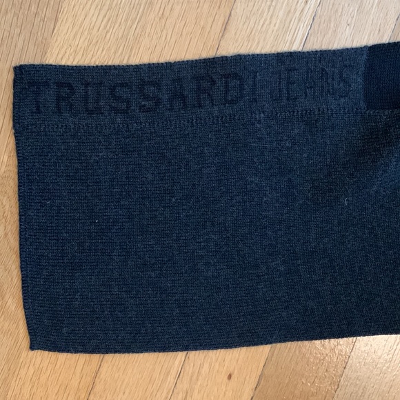 Italian made Trussardi & Jeans dark grey merino wool scarf - Picture 3 of 8